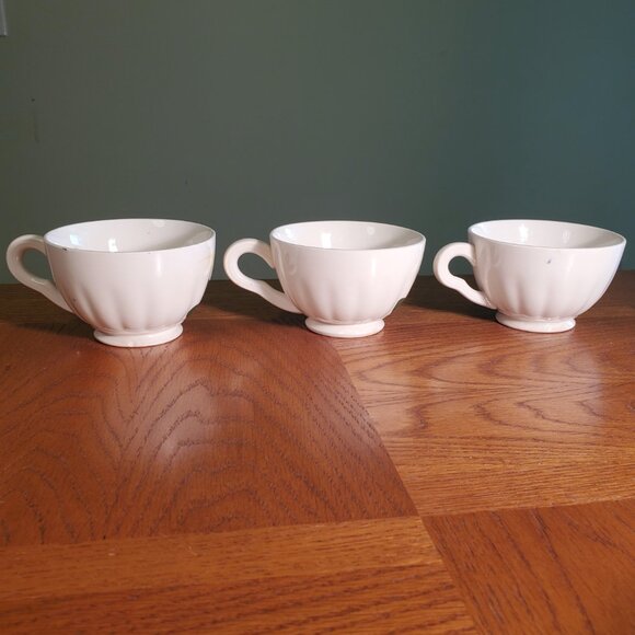 Vintage Oval Serving Plate & 3 Matching Coffee Cups. Chrysanthemum Pattern. - Picture 5 of 12